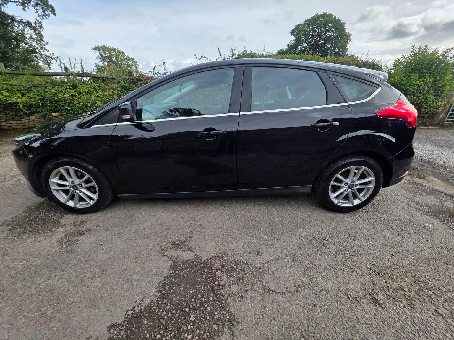 Ford Focus photo 7 of 26