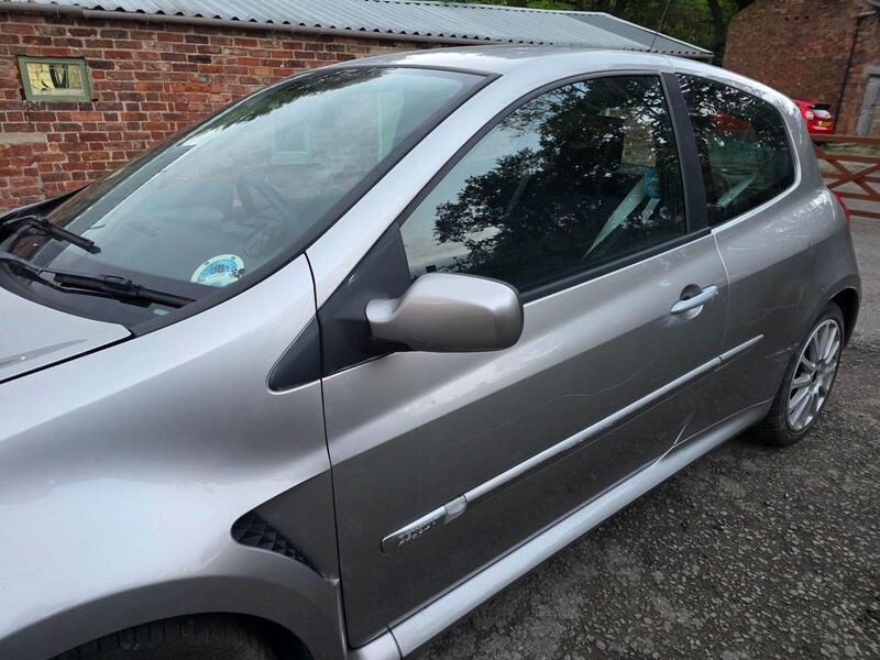 Renault Clio Renaultsport 197 photo 20 of 27