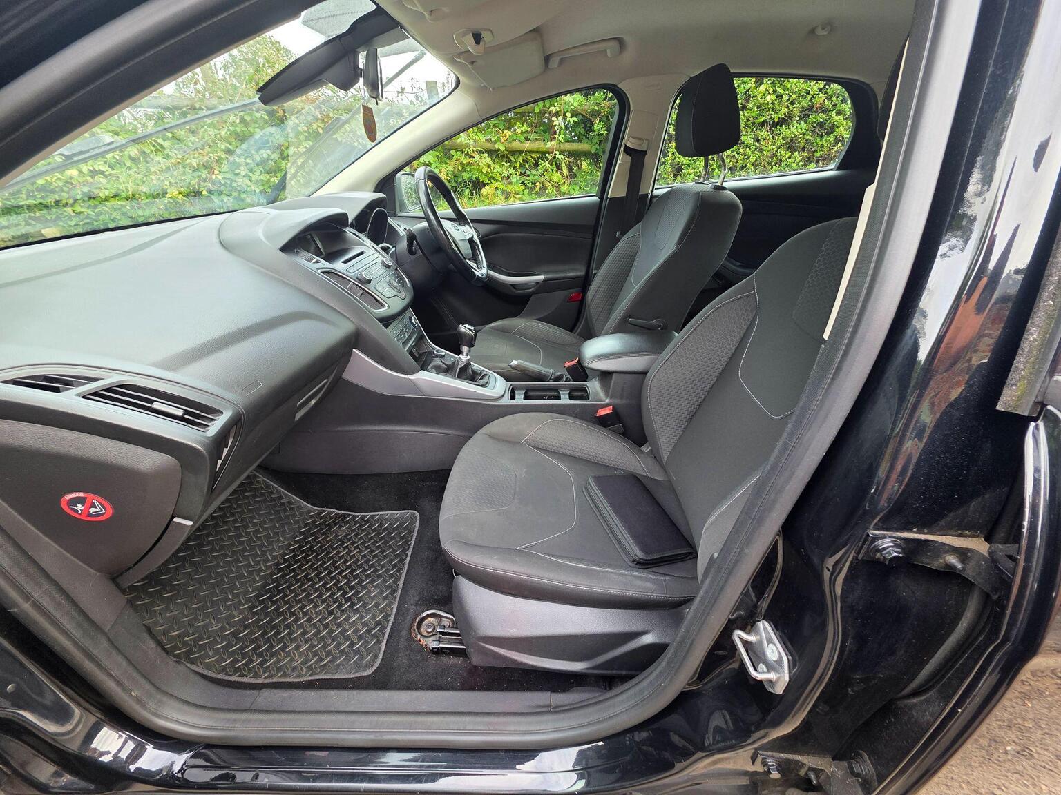 Ford Focus photo 24 of 26