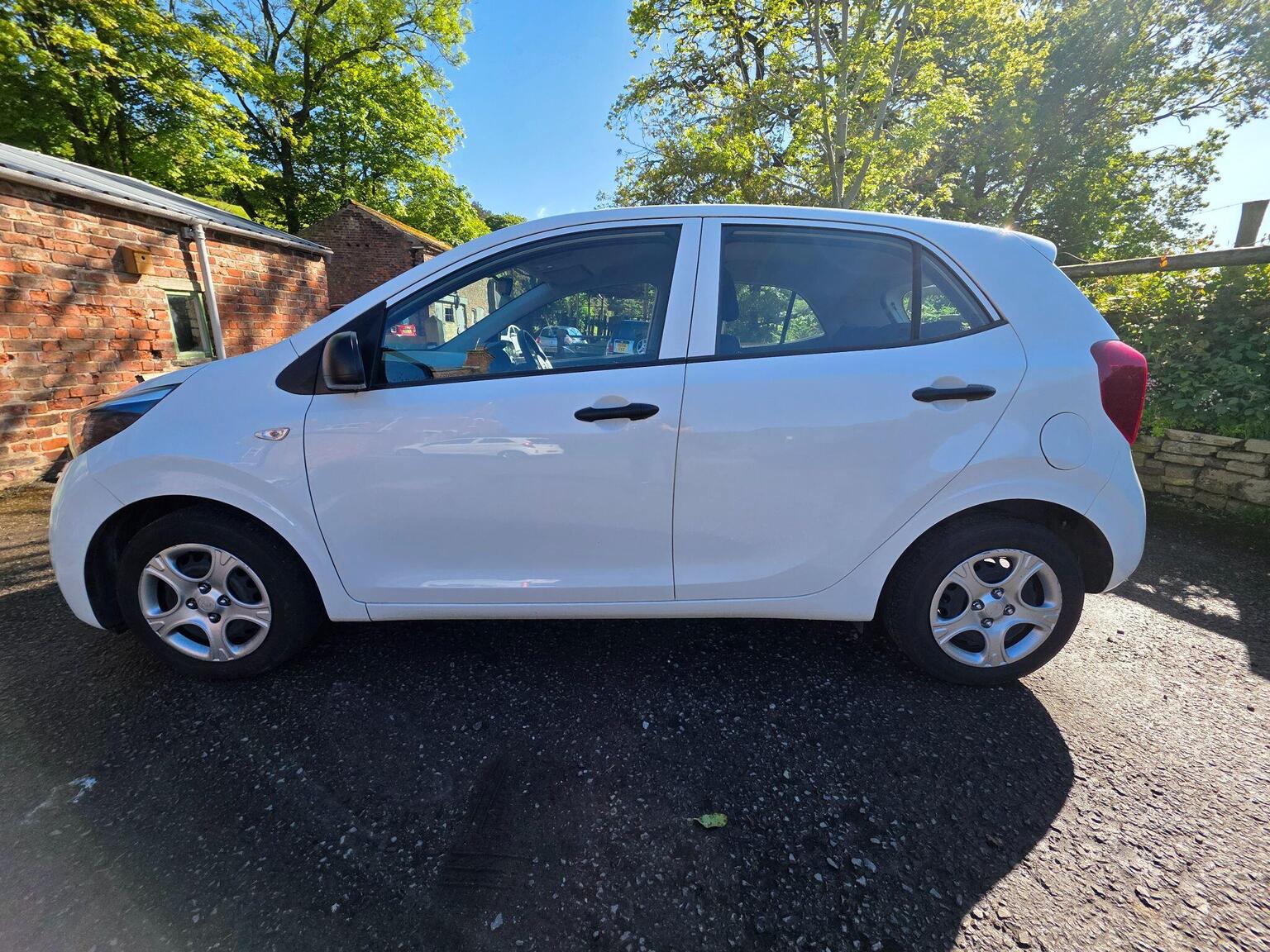 Kia Picanto photo 6 of 12
