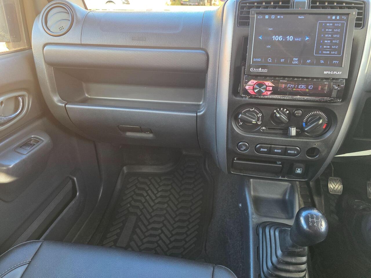 Suzuki Jimny photo 33 of 61