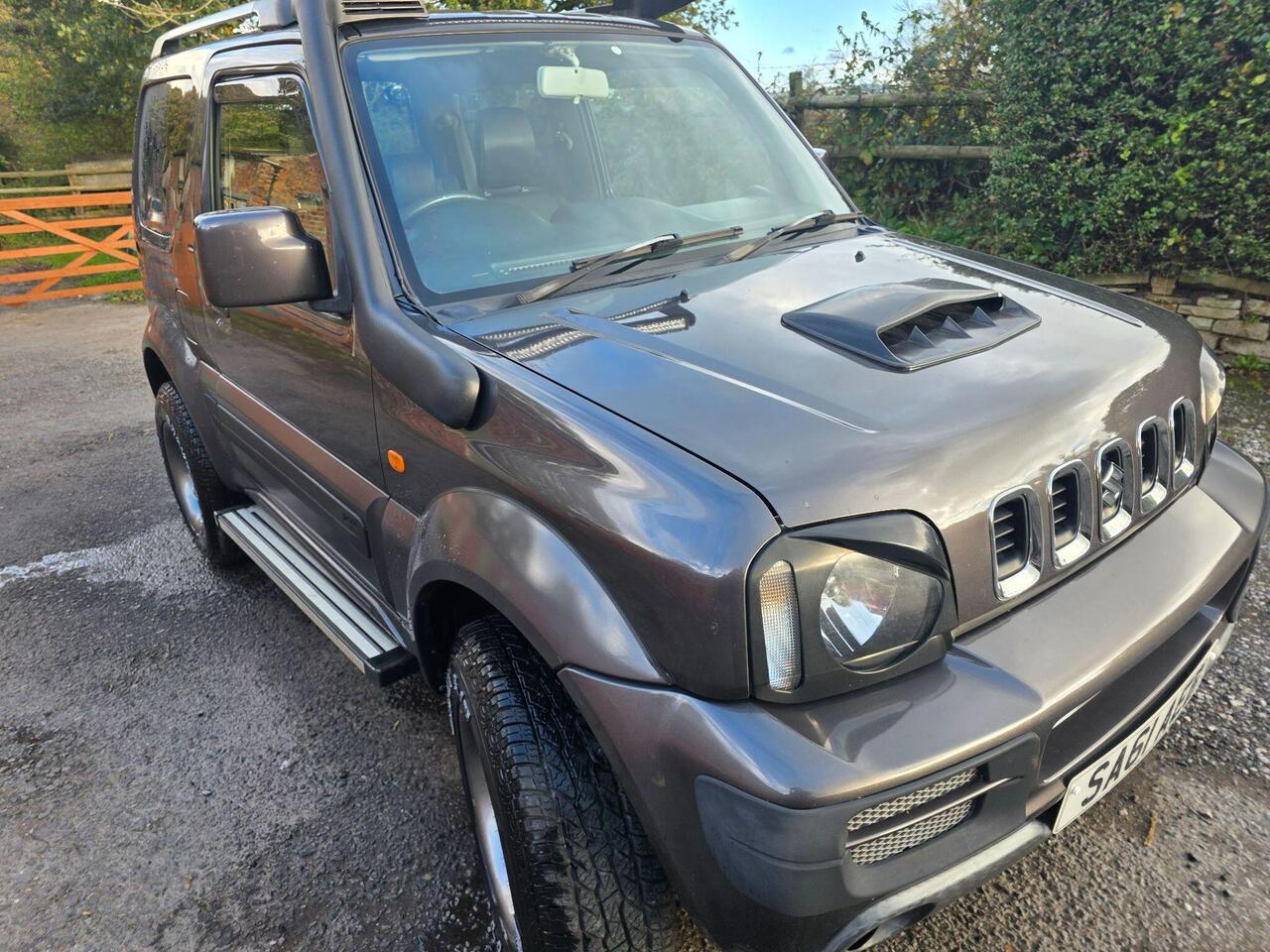 Suzuki Jimny photo 10 of 61