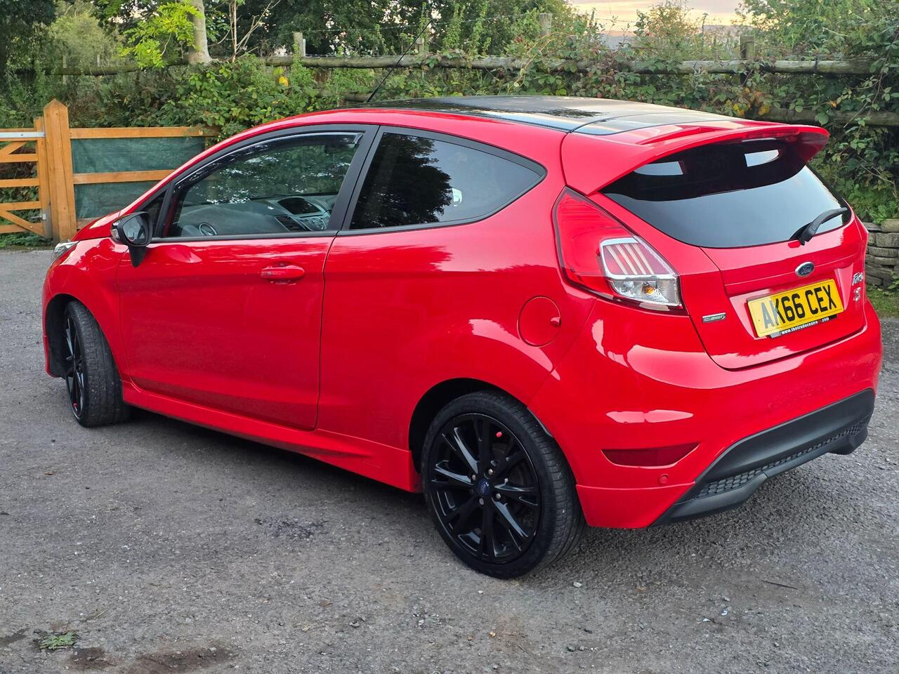 Ford Fiesta Zetec S photo 4 of 62