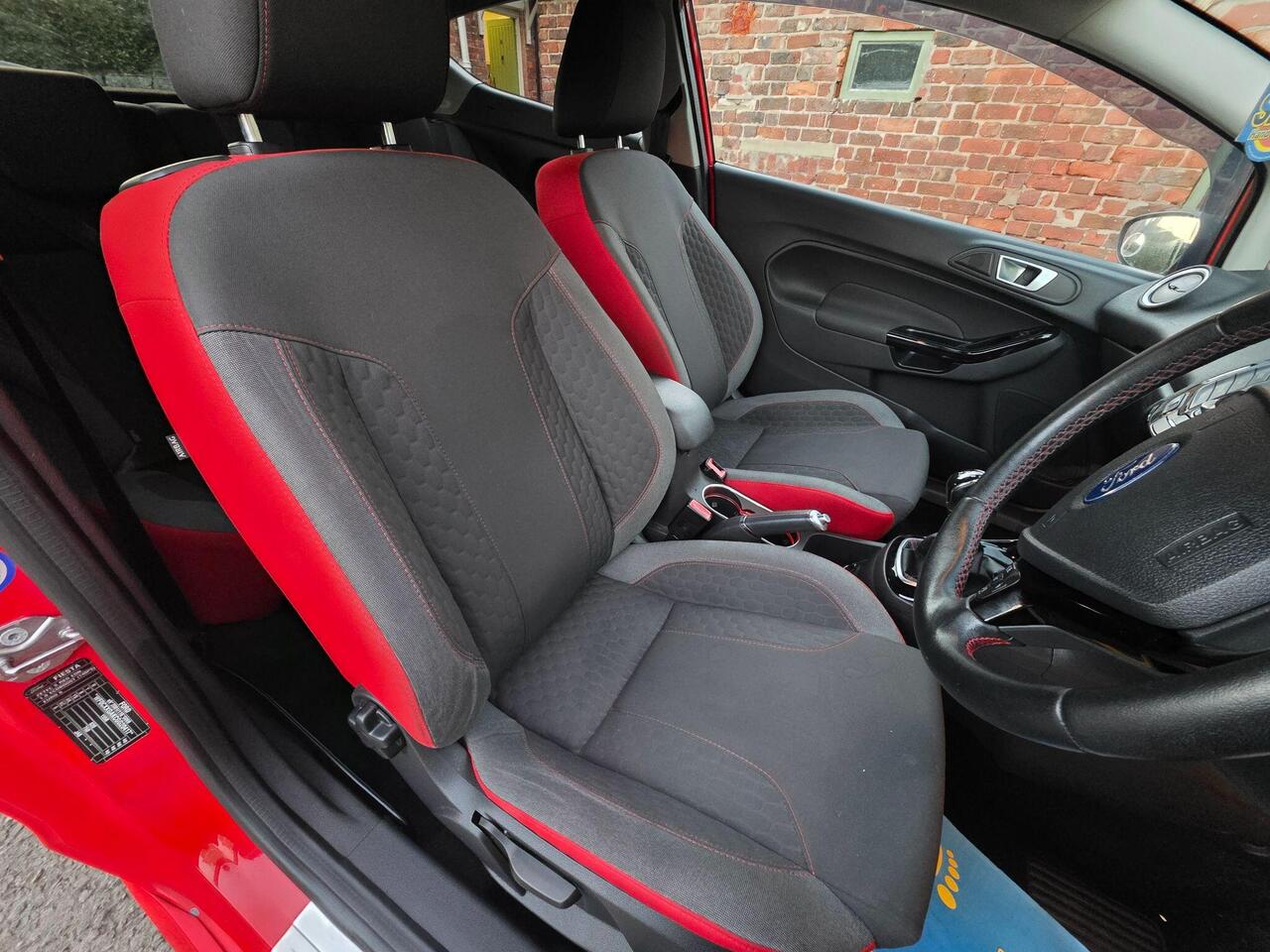 Ford Fiesta Zetec S photo 30 of 62