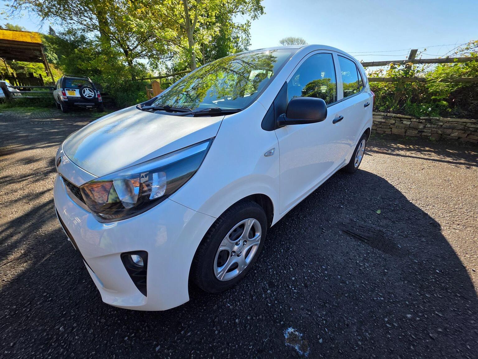 Kia Picanto photo 7 of 12