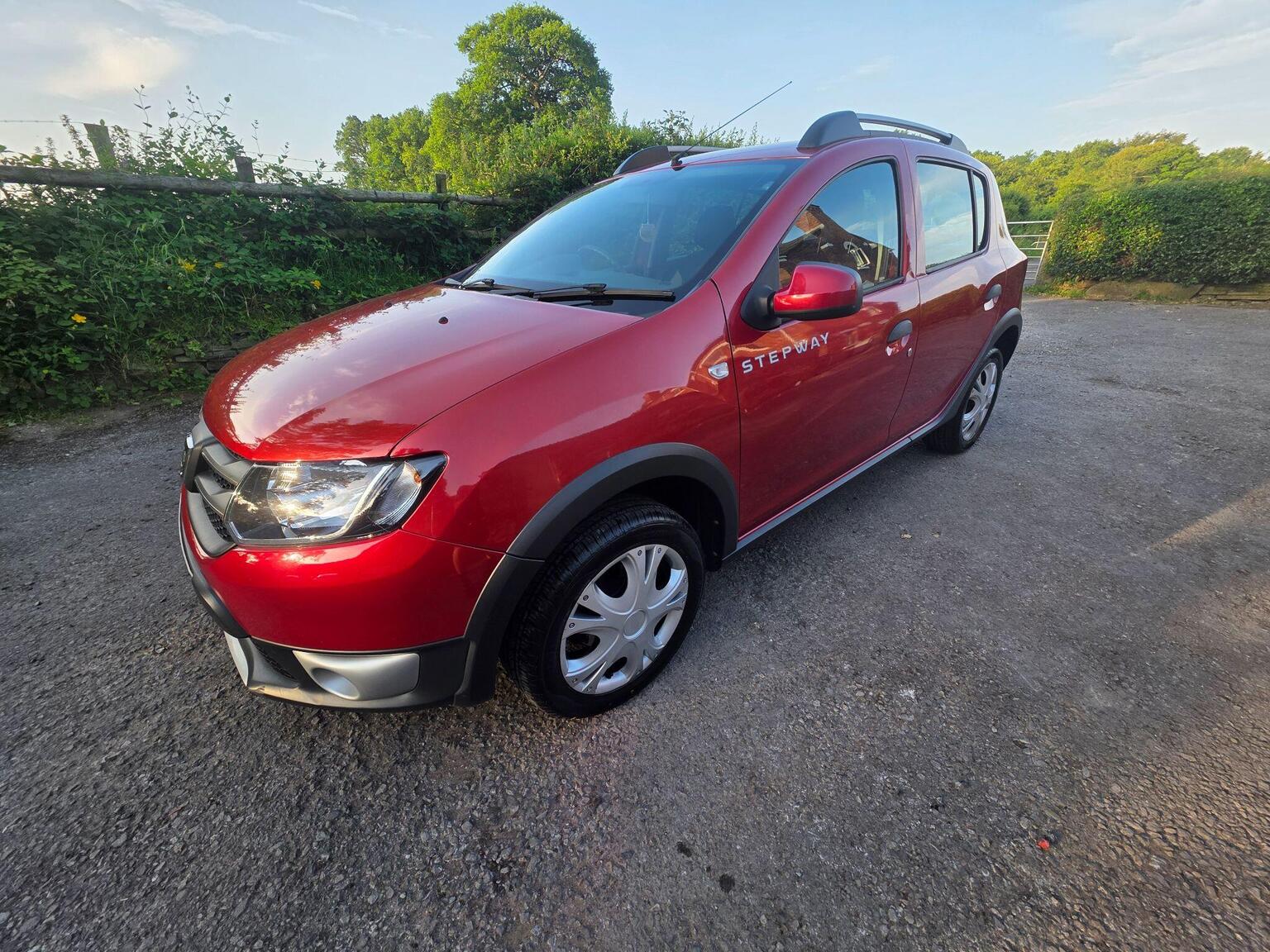 Dacia Sandero Stepway photo 1 of 20
