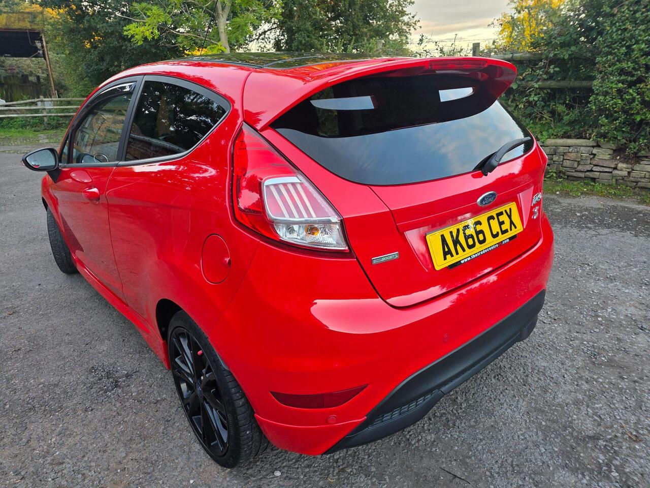 Ford Fiesta Zetec S photo 19 of 62