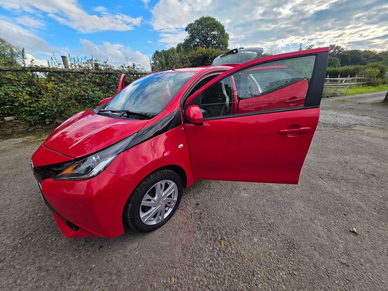Toyota AYGO photo 13 of 22