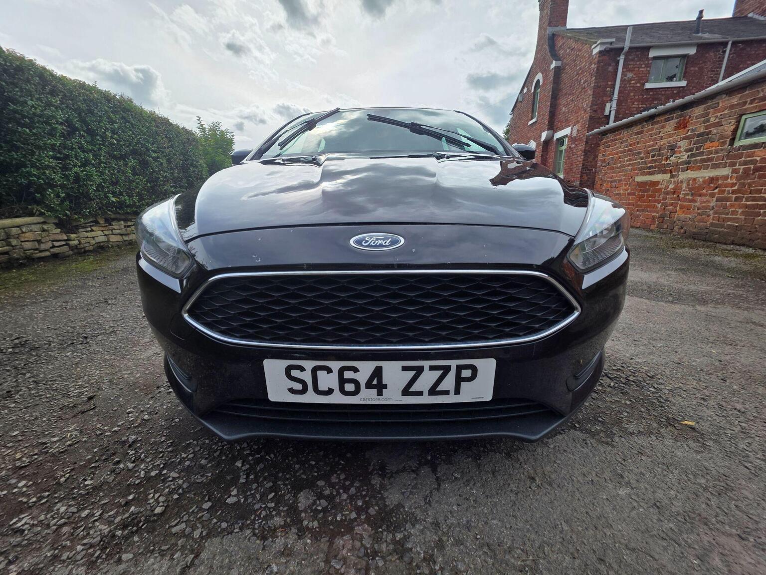 Ford Focus photo 2 of 26
