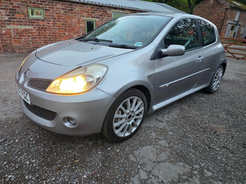 Renault Clio Renaultsport 197 photo 10 of 27