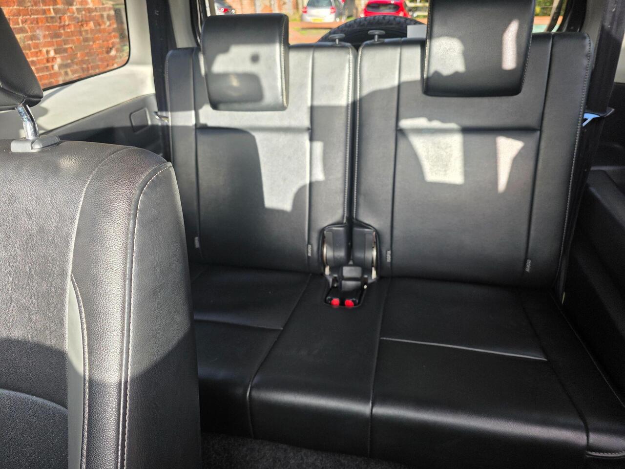 Suzuki Jimny photo 38 of 61