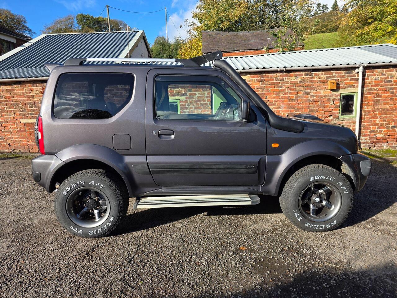 Suzuki Jimny photo 30 of 61