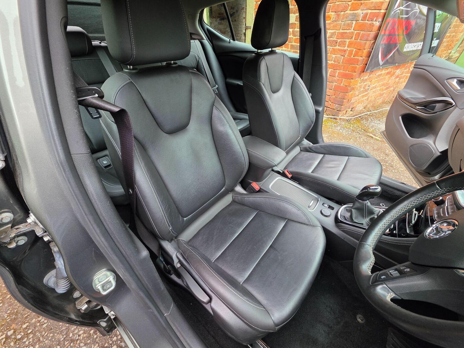 Vauxhall Astra photo 21 of 23