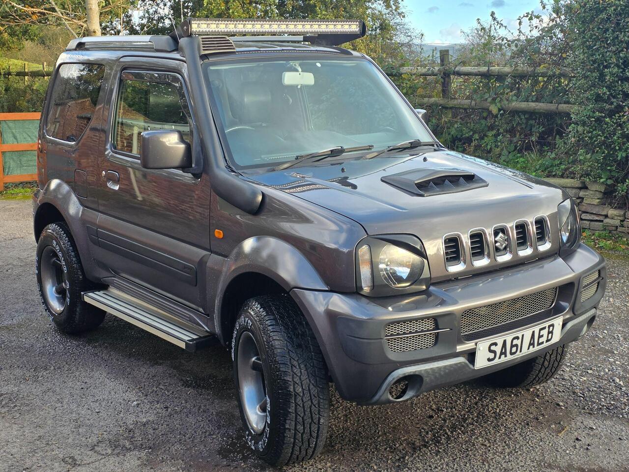 Suzuki Jimny photo 12 of 61