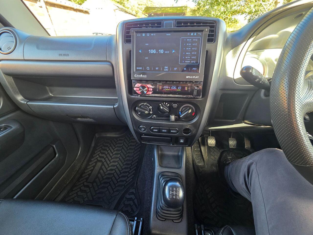 Suzuki Jimny photo 34 of 61