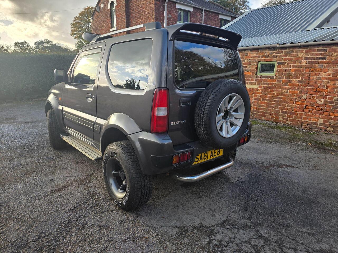 Suzuki Jimny photo 23 of 61