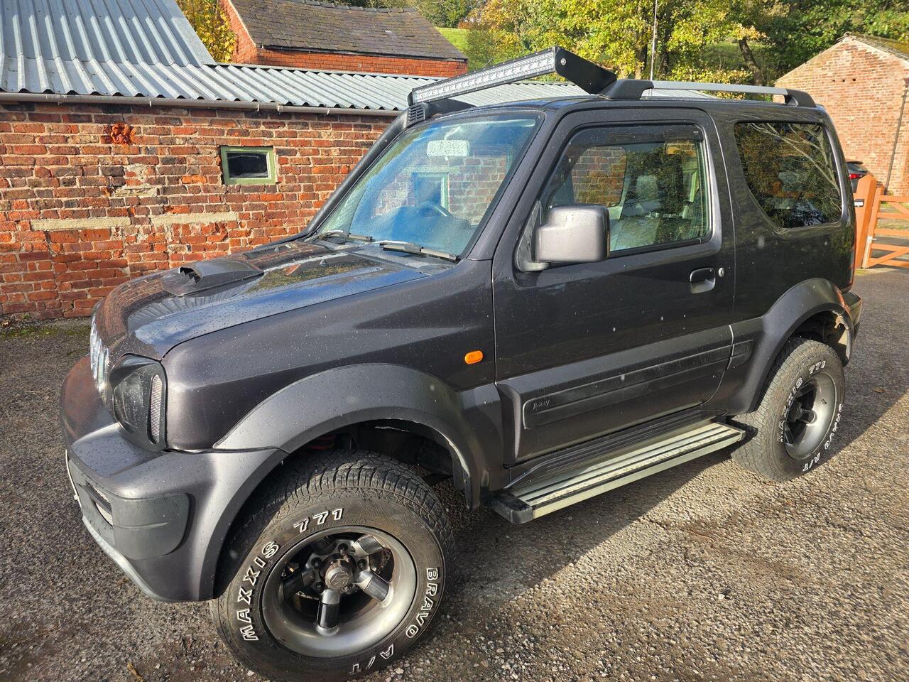 Suzuki Jimny photo 3 of 61