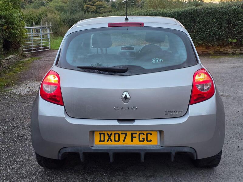 Renault Clio Renaultsport 197 photo 12 of 27