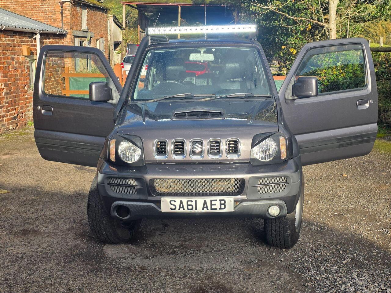Suzuki Jimny photo 2 of 61